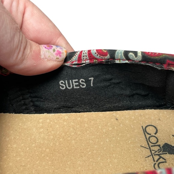 Corky's Sues Women's Size 7 Red Paisley Canvas Slip On Shoes Casual Comfort Boho - Picture 8 of 8